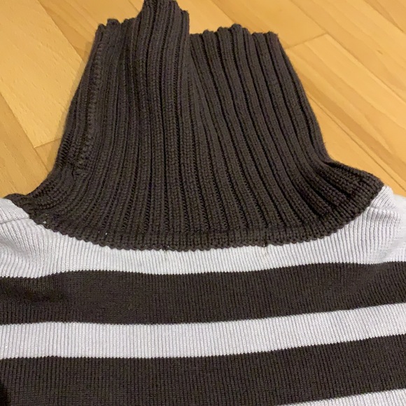 EUC RW&CO women’s Brown & Mauve Striped Turtleneck - size XL - Picture 15 of 17